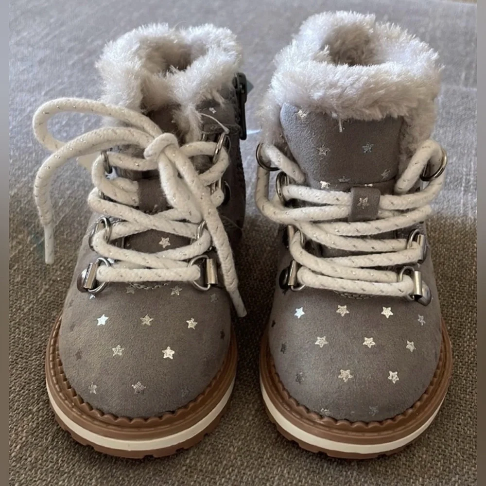 4 four pairs of girls' shoes Sizes 5”